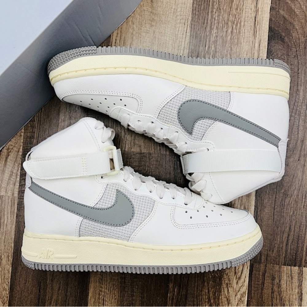 Nike Air Force 1 High LE - Picture 1 of 6